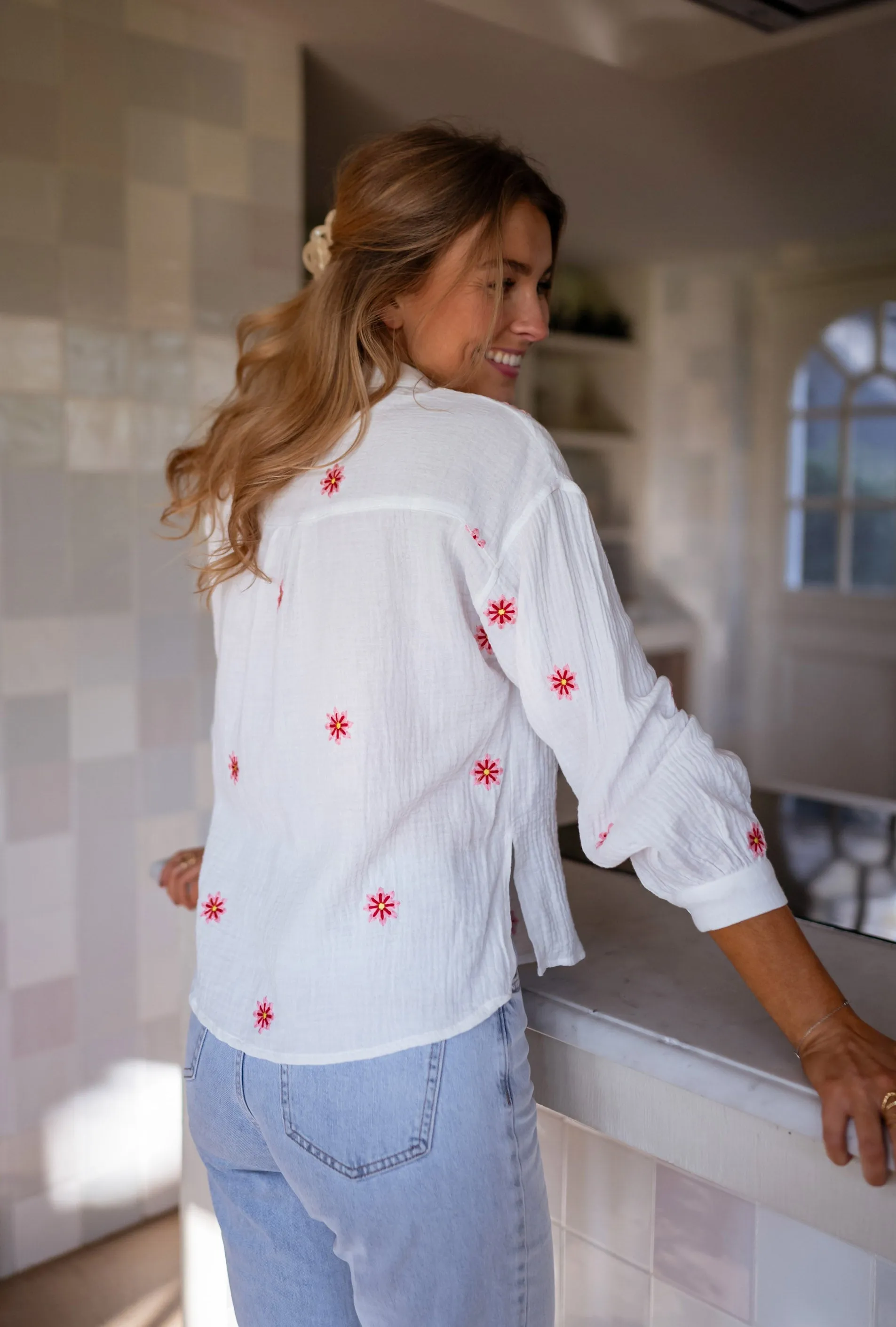 Chemise Grace - écrue à fleurs rouges et roses