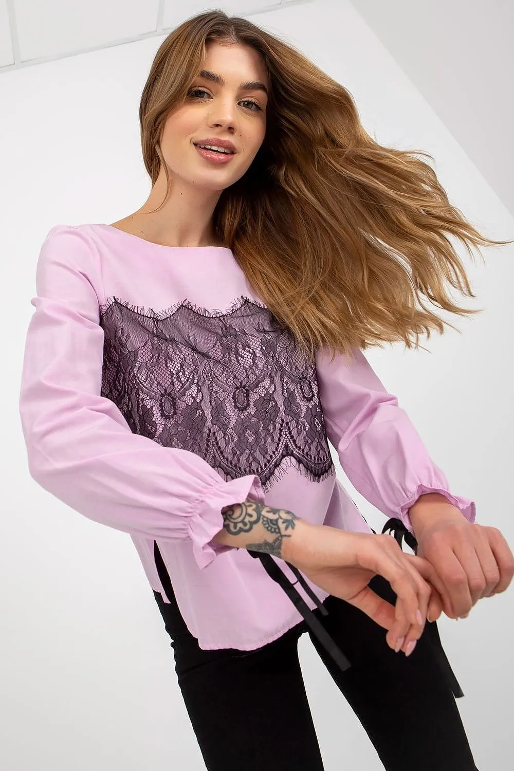 Chic Cotton Blouse with Exquisite Lace Details