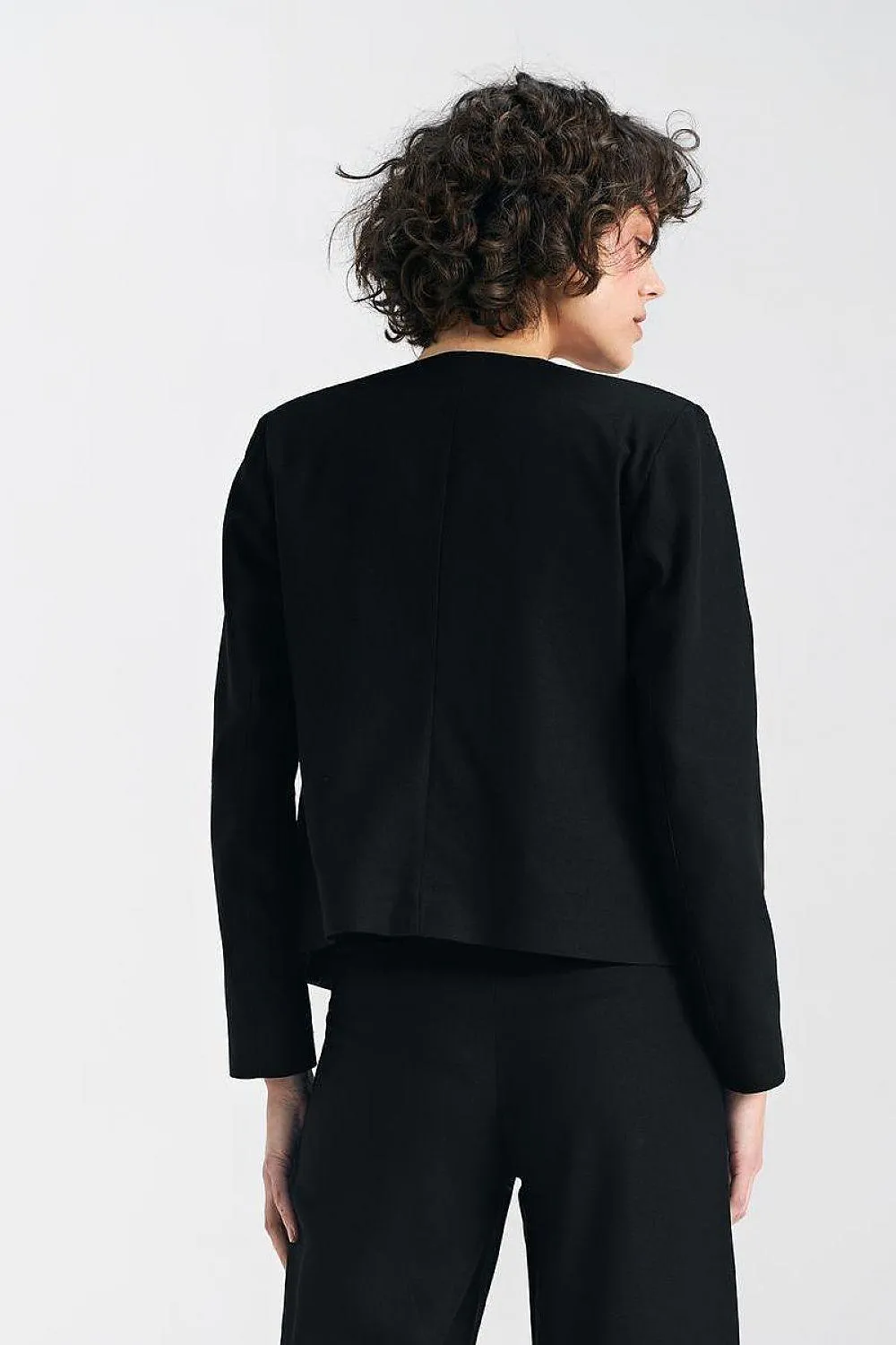 Elegant Black Box Blazer with Structured Shoulder Accents - Made in Europe