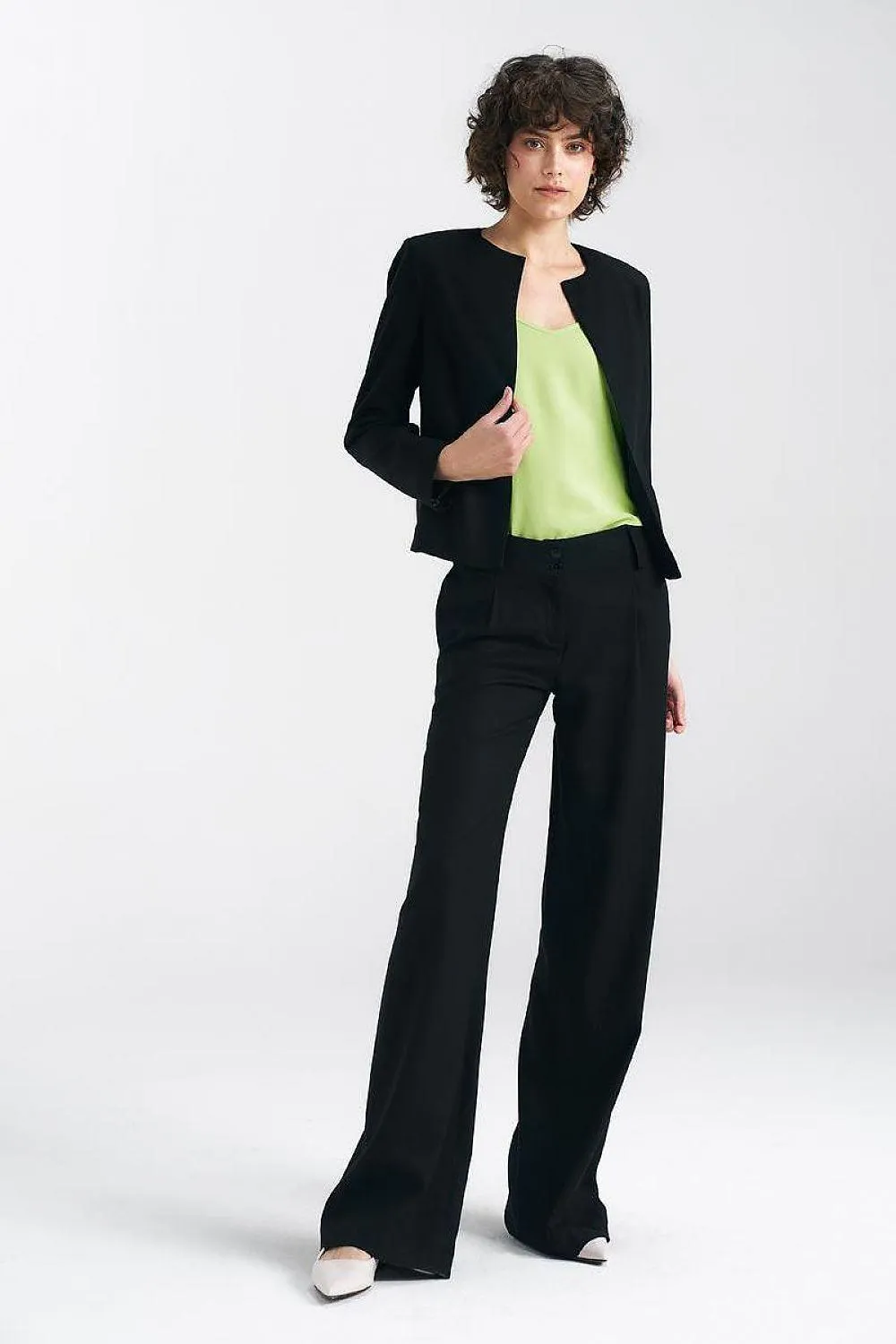 Elegant Black Box Blazer with Structured Shoulder Accents - Made in Europe