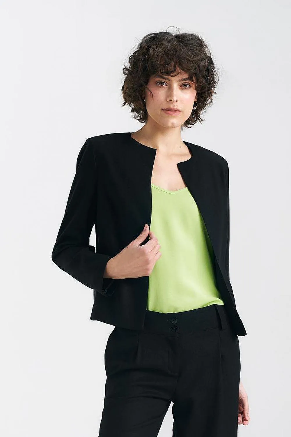 Elegant Black Box Blazer with Structured Shoulder Accents - Made in Europe