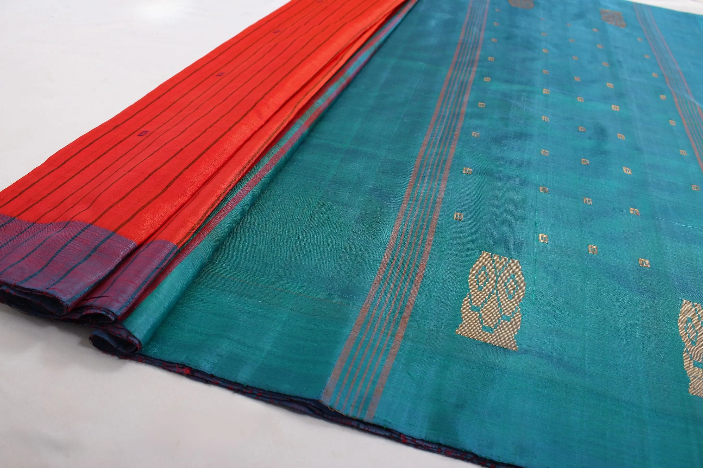 Handcrafted Banana Pith Saree with Zari Lines - Eco-Friendly Fashion