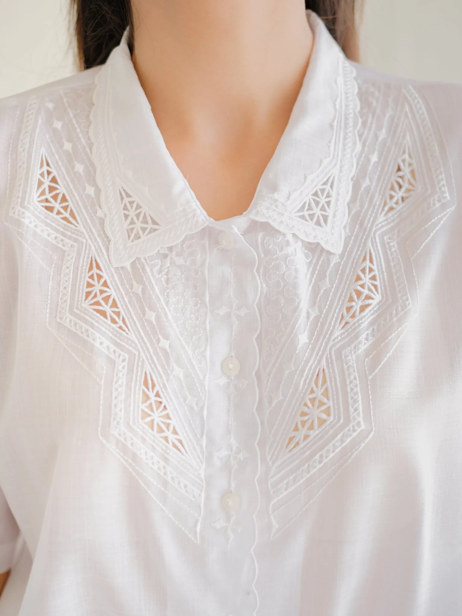 Vintage Polyester Collared Embroidered Half Sleeve Blouse